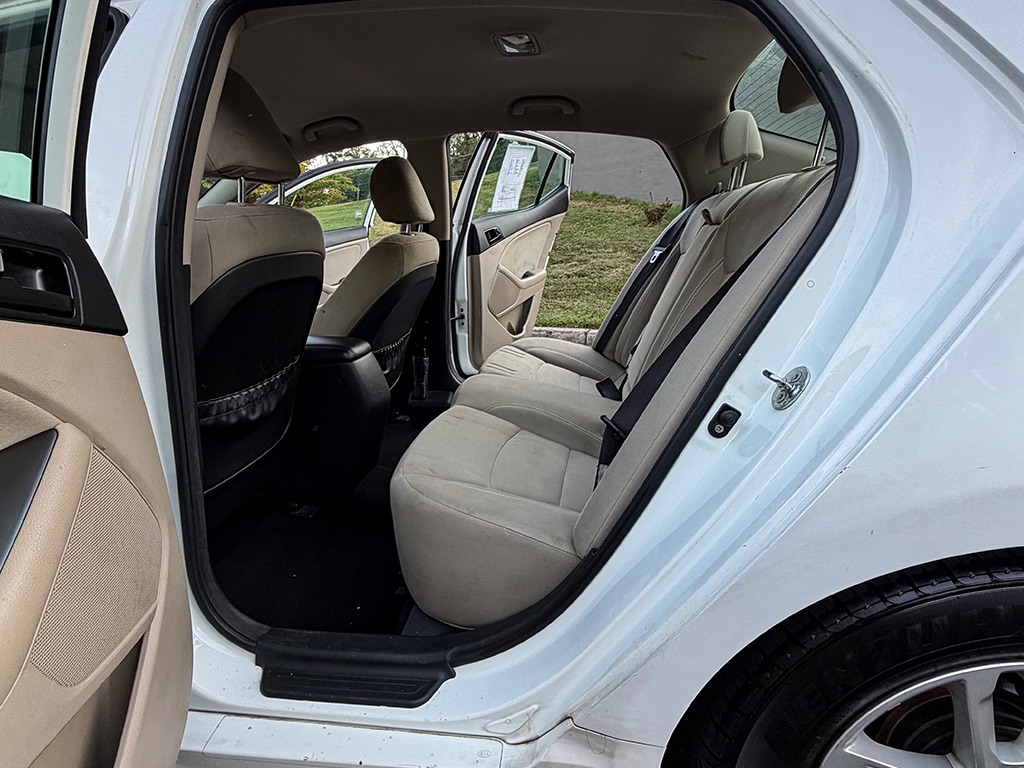 2013 Kia Optima LX - Photo 10